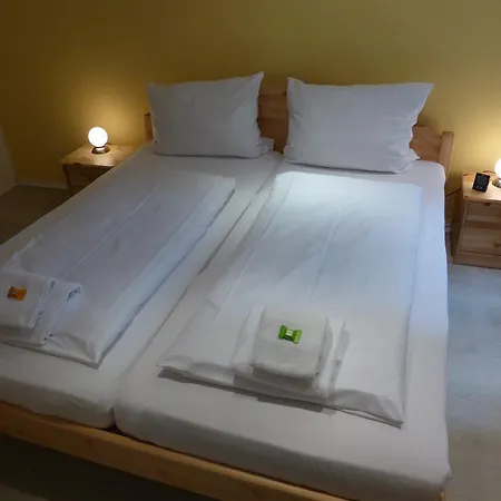 Lv Rooms & Apartments Am Luetzowplatz Berlin Room photo