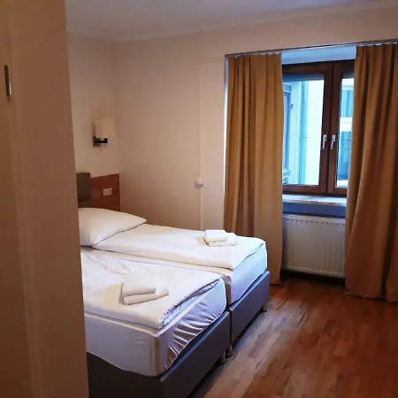 Lv Rooms & Apartments Am Luetzowplatz Berlin Exterior photo