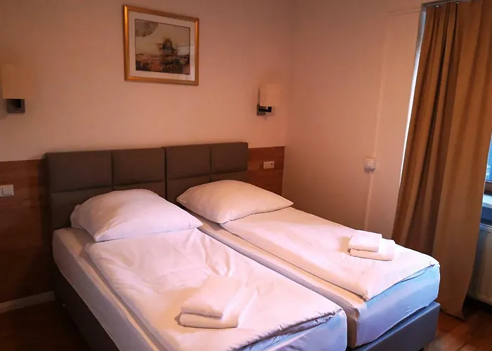 Lv Rooms & Apartments Am Luetzowplatz