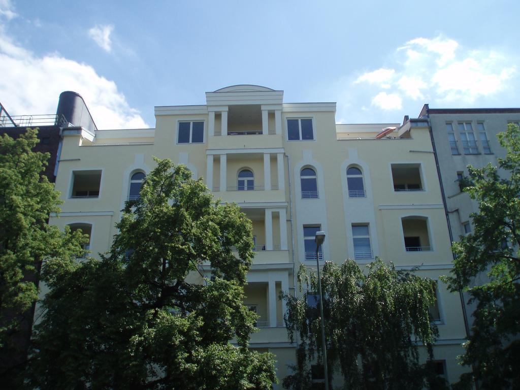 Lv & Am Luetzowplatz * Берлин